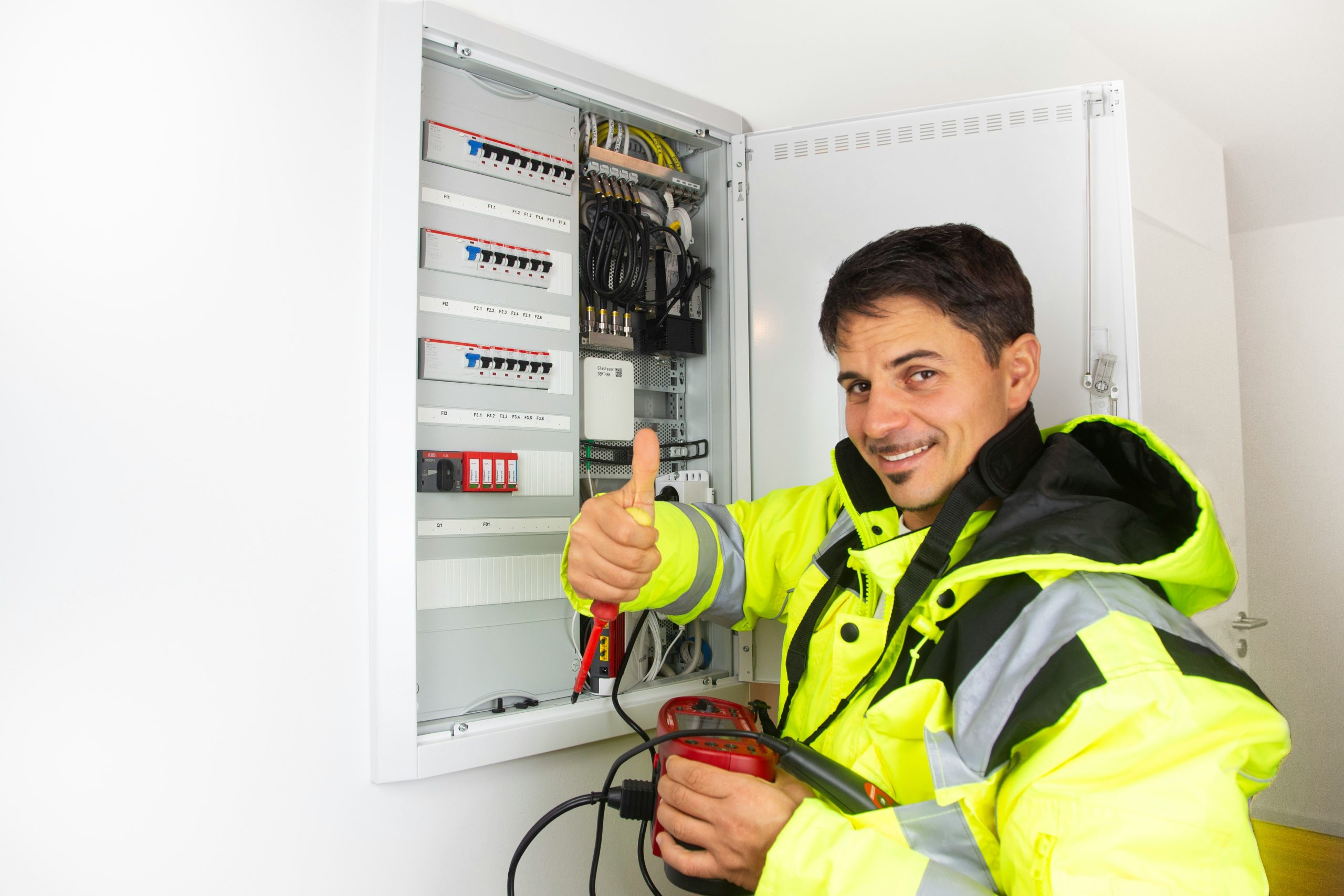 HV Elektro – Din pålidelige elektriker til alle el-opgaver i Danmark
